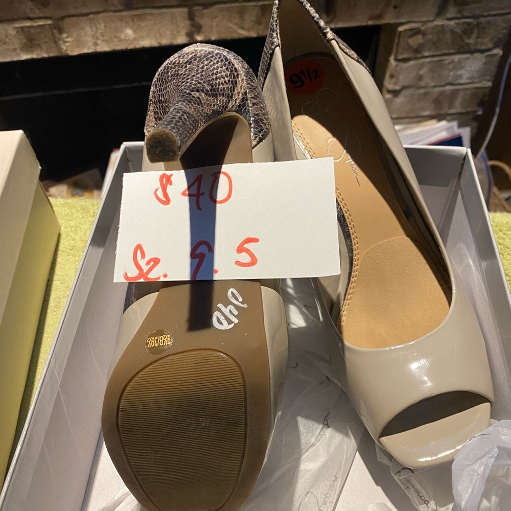 Jessica Simpson like new heels